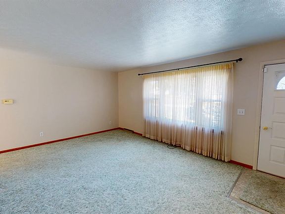 5th image of 905 Twinn St