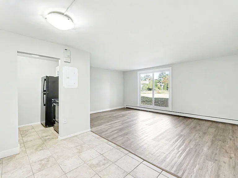 645 Village Green Ave — Photo 10