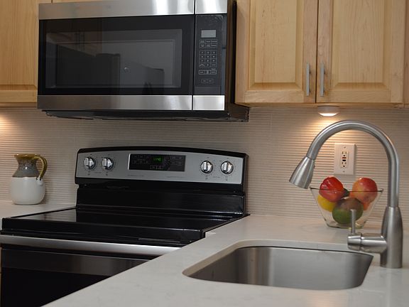 5th image of 420 SE 2nd Ave #2