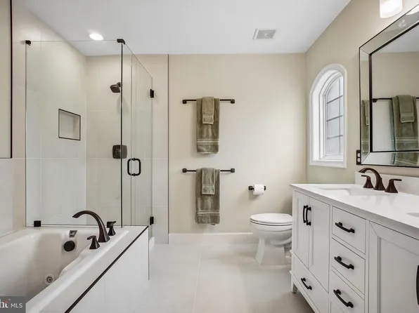 5989 Grand Pavilion Way, Alexandria, VA 22303