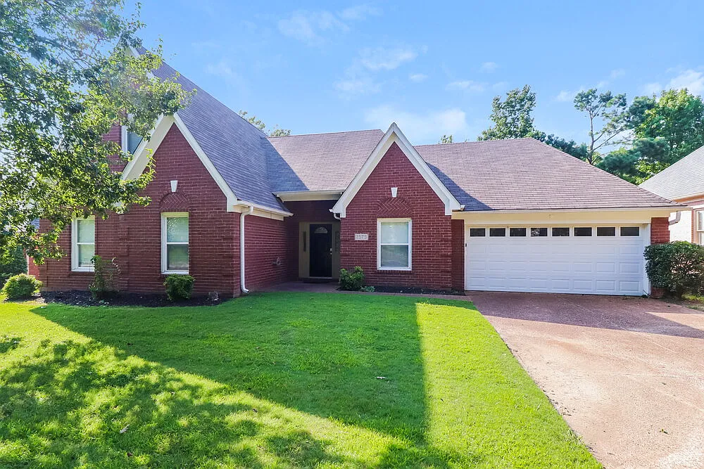3 bed, 2.0 bath, 2520 sqft, $2,210 — Photo 4