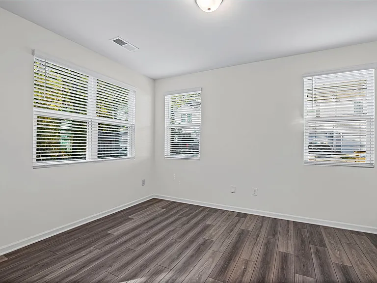 1012 Paddington Dr — Photo 6