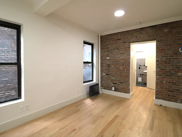 35 Bedford St #6 — Photo 2