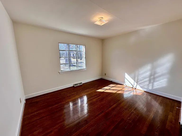 411 Poindexter Dr — Photo 7