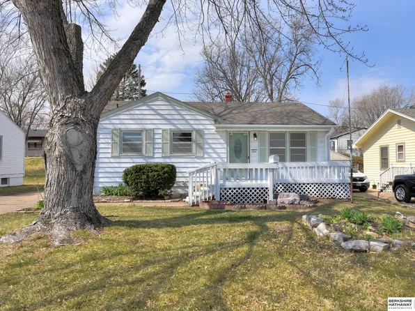 4868 S 53rd St, Omaha, NE 68117
