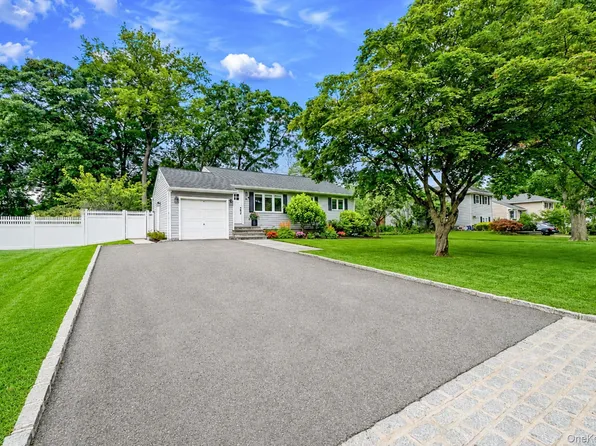 8 Gedney Avenue, Smithtown, NY 11787