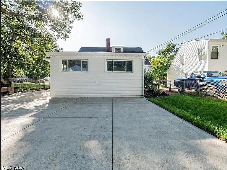 335 Inwood Blvd — Photo 19