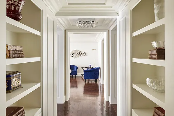 Sold by Warburg | media 18