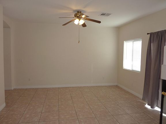 Living Room with ceiling fan