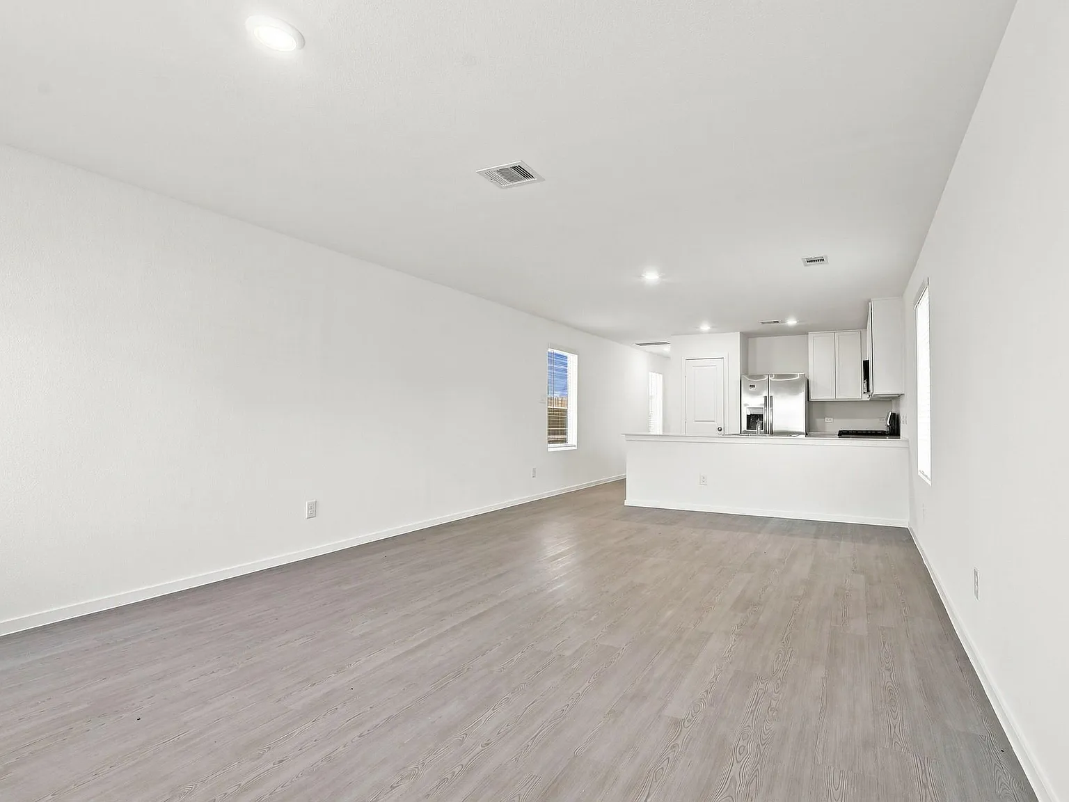 4 bed, 2.5 bath, $1,799 — Photo 3