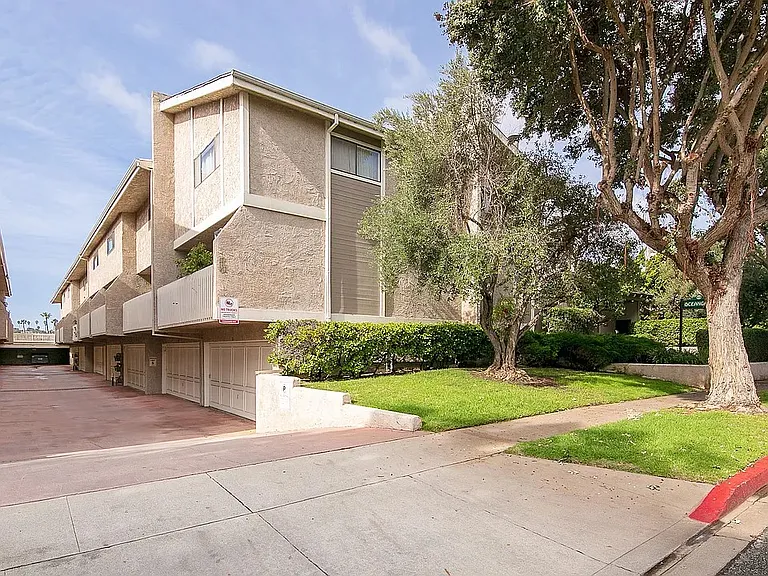 515 Meyer Ln #30 — Photo 2