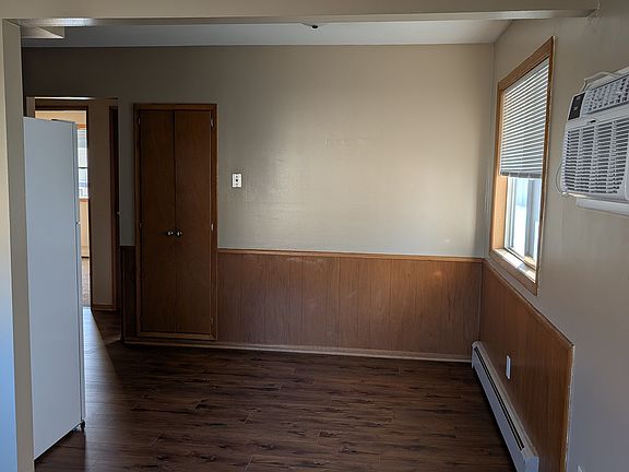 Eat-in kitchen