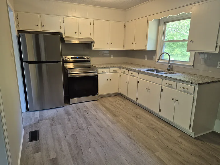 404 Wooddale Dr — Photo 7