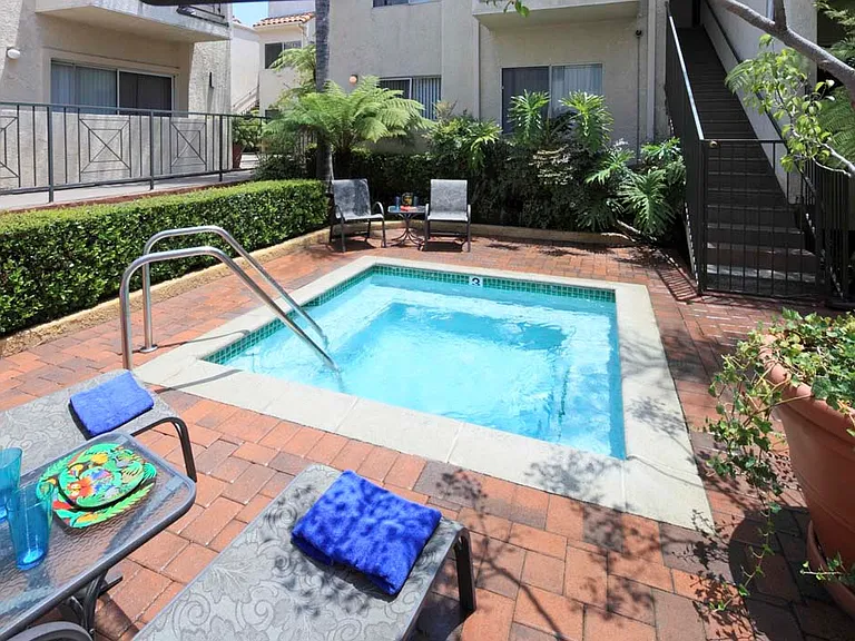 Brighton Vista Apartments — Photo 11