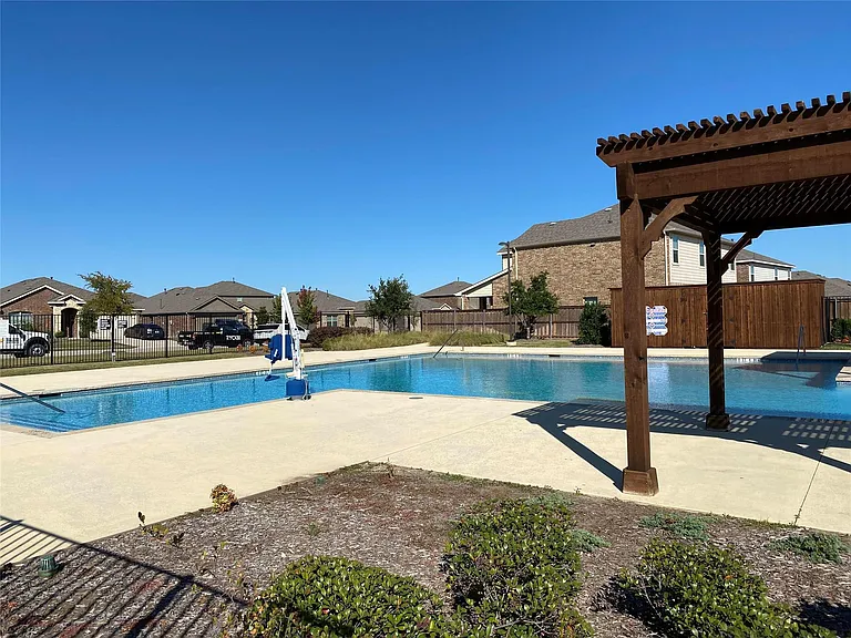 2126 Shady Glen Trl — Photo 24