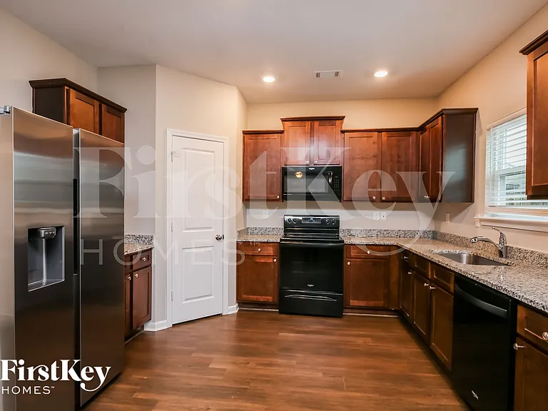 811 Walnut Creek Cir — Photo 10