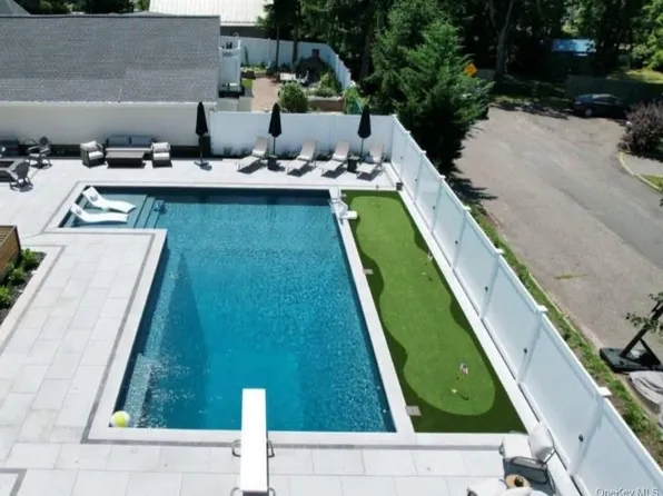 6 Crusader Lane, Nesconset, NY 11767