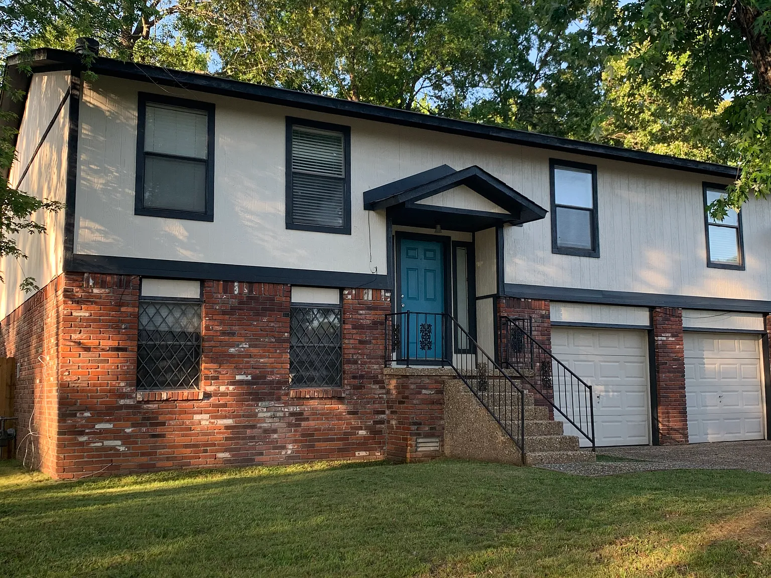 4 bed, 2200 sqft, $1,925 — Photo 1