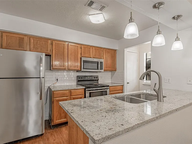 2402 Sycamore Ave #E1 — Photo 10