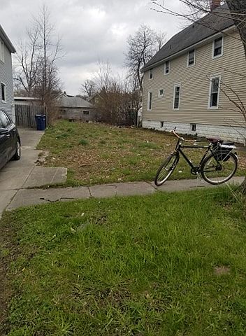 2nd image of 33 Carl St