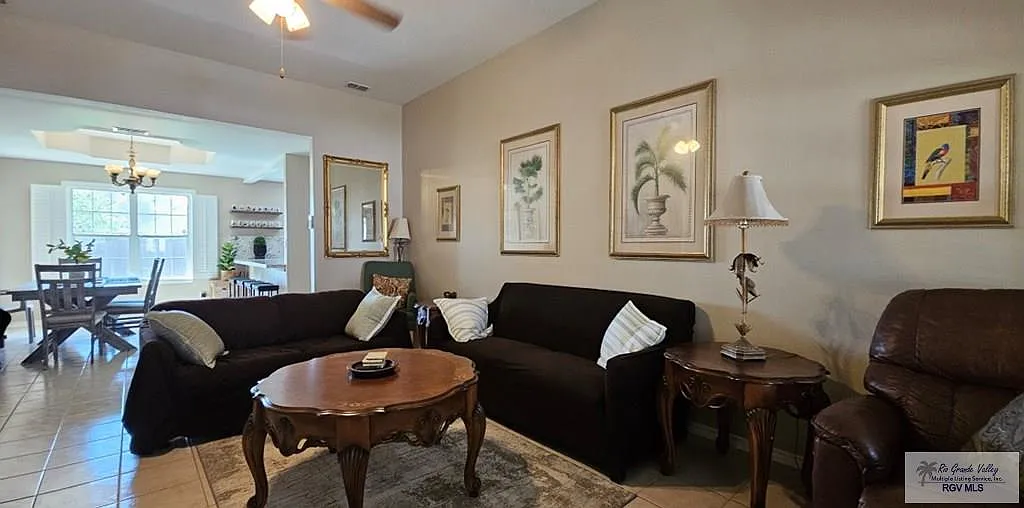 3 bed, 2.0 bath, 1498 sqft, $2,400 — Photo 2