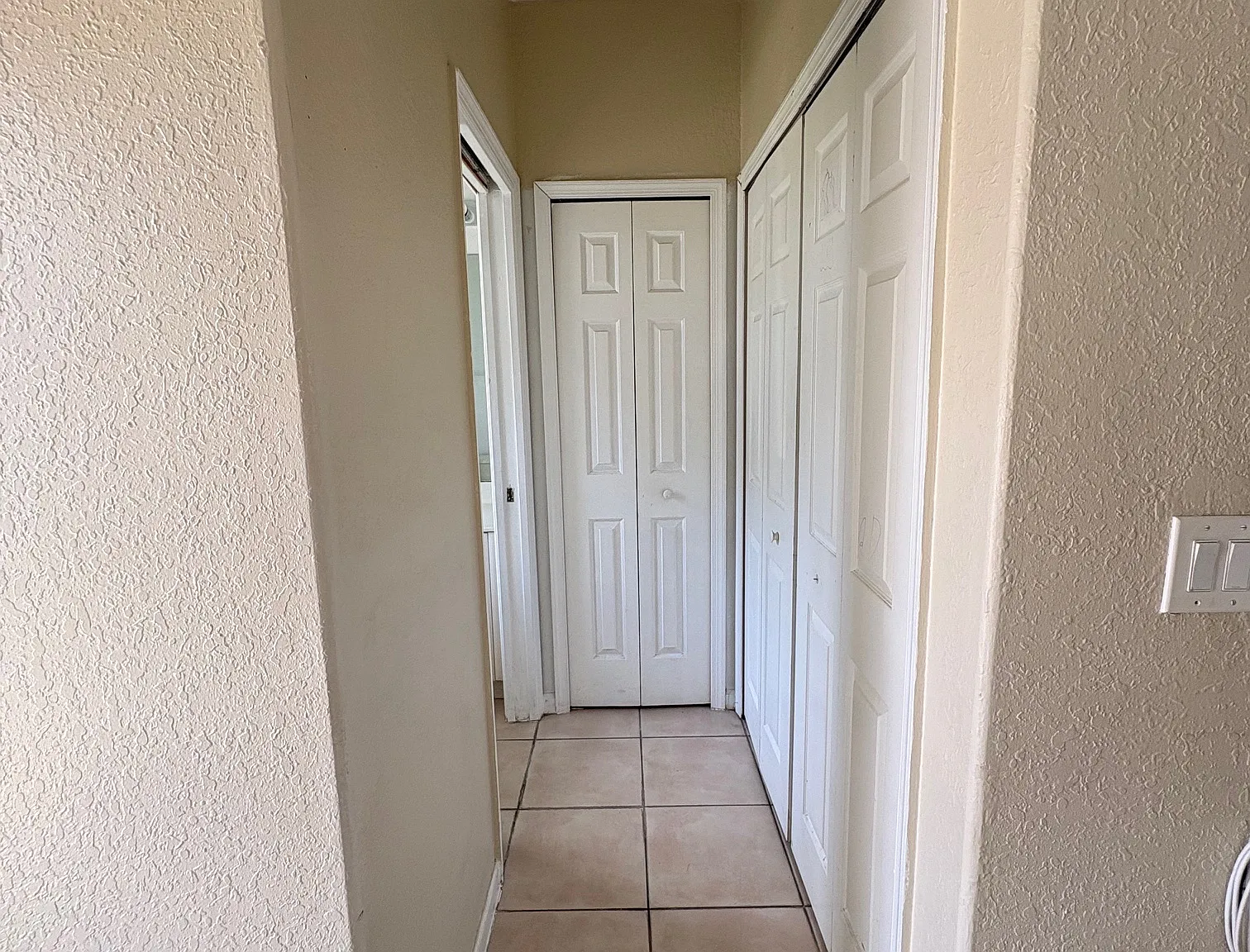 3 bed, 2.5 bath, 1304 sqft, $2,200 — Photo 3