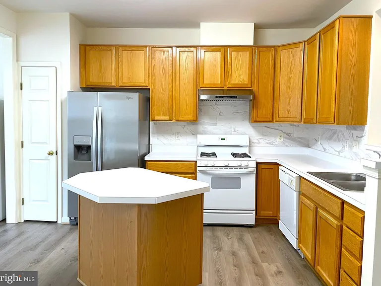 2540 Banshire Dr — Photo 13