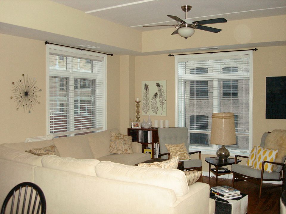 1st image of 657 W Fulton St Unit 305