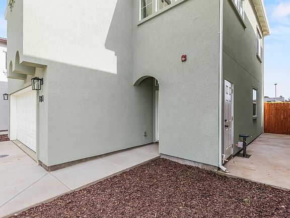 3rd image of 181 Park Cir