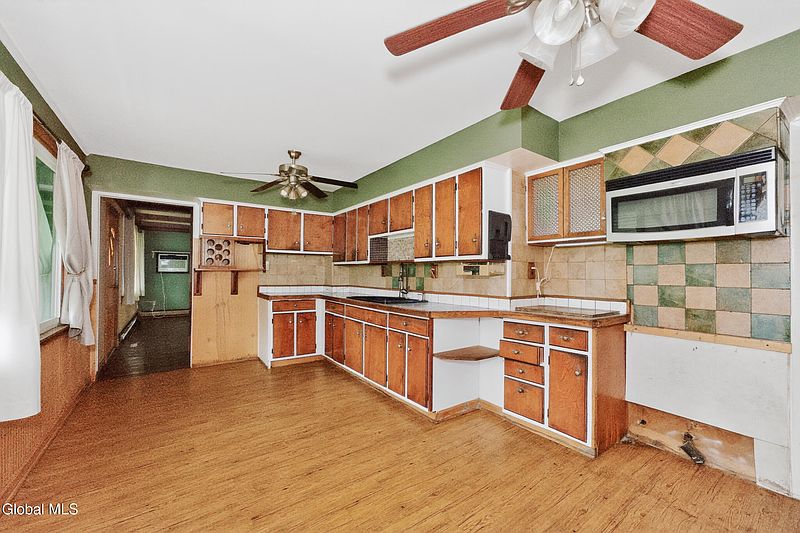 3rd image of 1120 Outer Drive