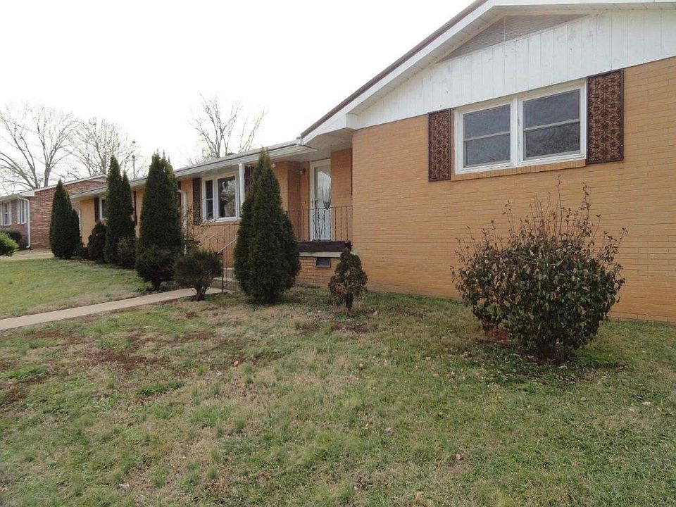 1st image of 303 Rosemary Ln