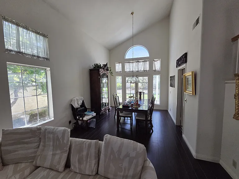 Saratoga Dr — Photo 7