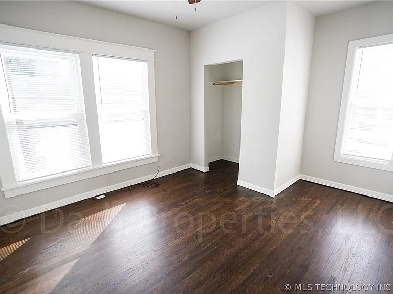 2604 E 7th St S — Photo 36