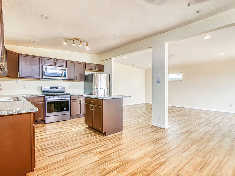 8818 Mount Elbert Dr — Photo 2