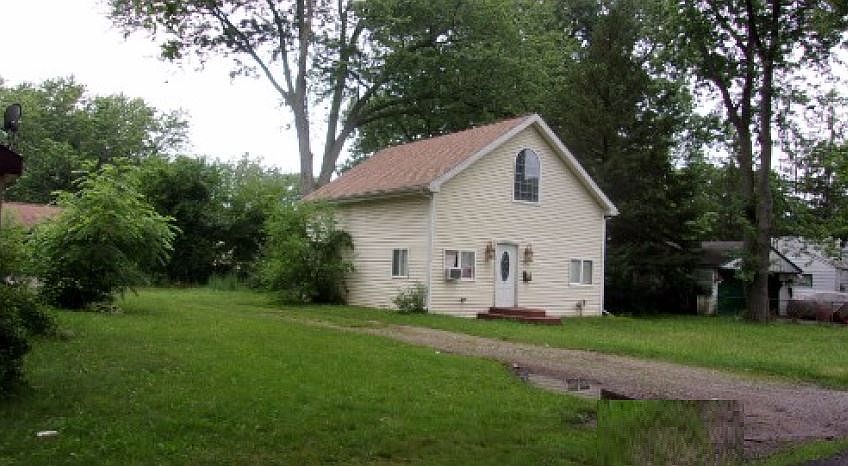 2nd image of 1933 Broadstone Rd
