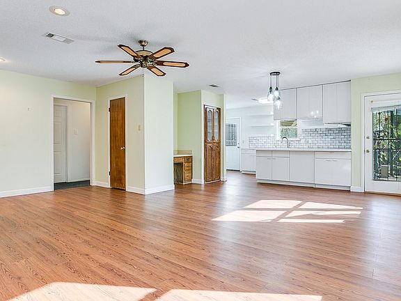 5th image of 5434 Briarwood Cir