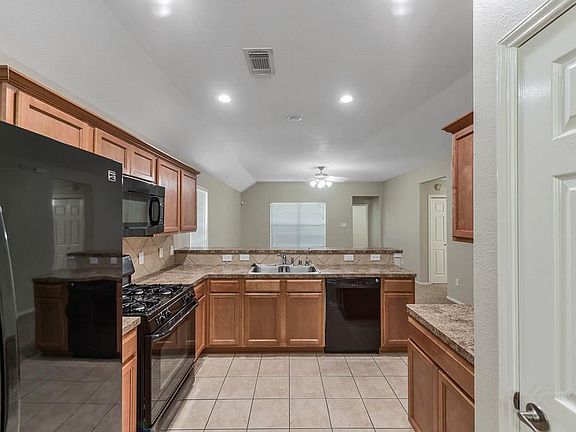 4th image of 2114 Vermillion Oak St