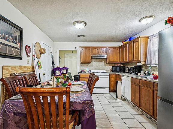 4th image of 3201 Metropolitan St
