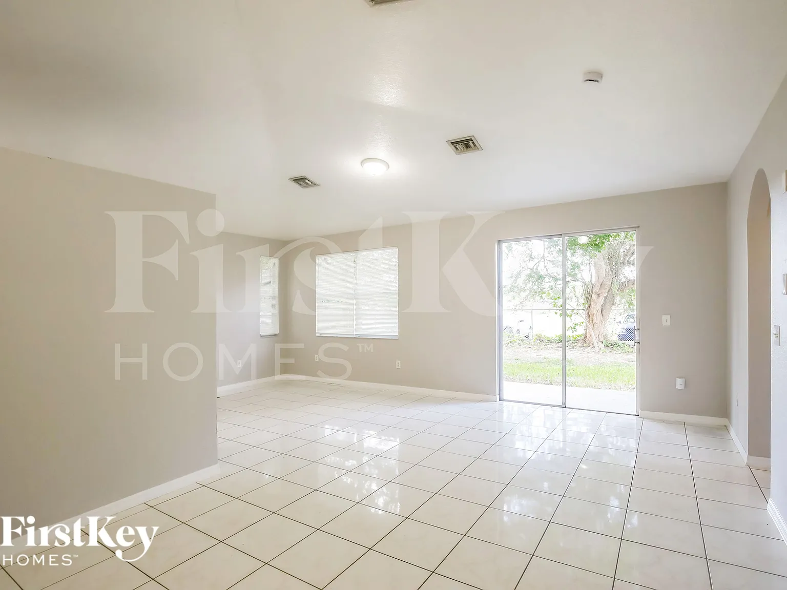 3 bed, 2.0 bath, 1968 sqft, $3,455 — Photo 3