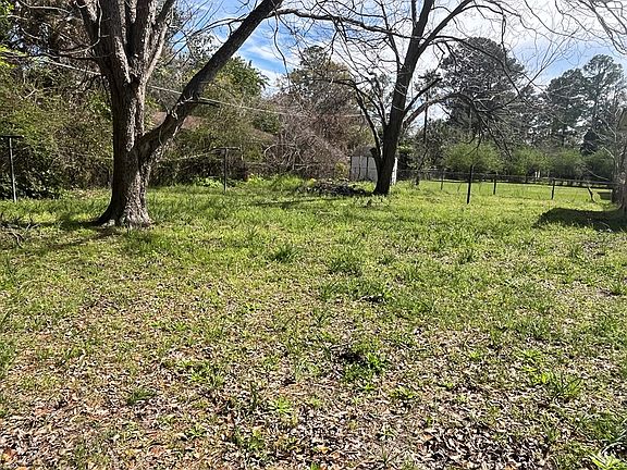 5th image of 3916 Camellia Dr