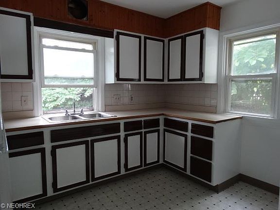 3rd image of 422 Stevenson Ave