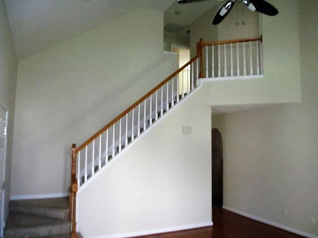 Wonderful 3br/2.5ba home in Holly Springs, fenced yard, bonus room, Available Now! — Photo 3