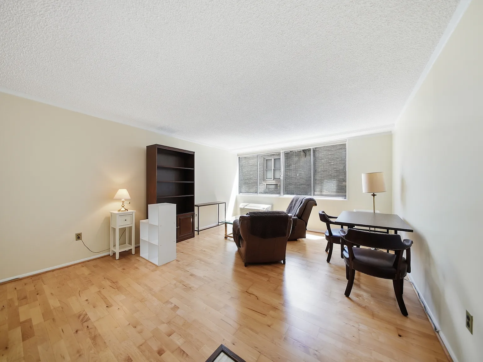 2 bed, 732 sqft, $3,250 — Photo 3