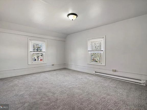 4th image of 1606 Church St