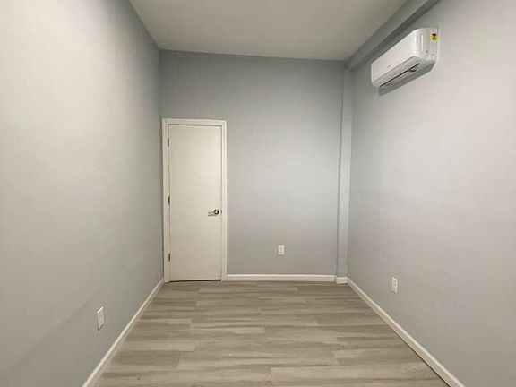 4th image of 33 Saint Josephs Ave Floor 1