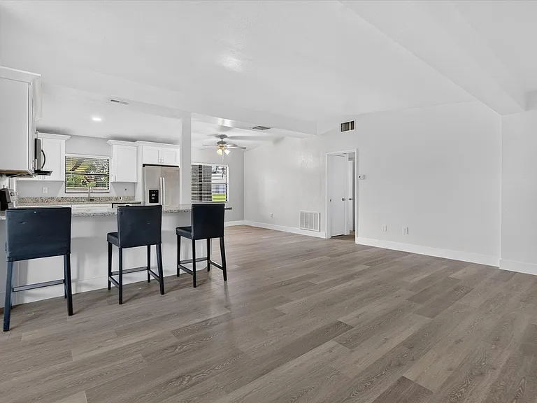 2500 Myrtle Ave — Photo 11