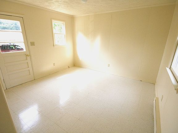 4th image of 1502 Dinwiddie Ave