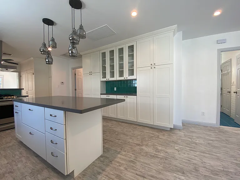 1712 N Lincoln St — Photo 4