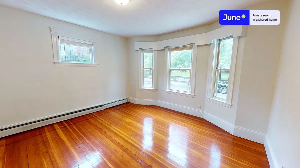 Queen bedroom in 5 bed/1 bath home in Somerville #1343 D — Photo 2