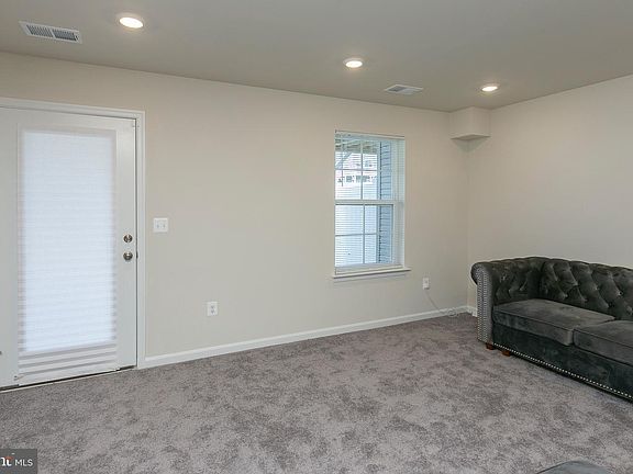 5th image of 156 Winterplace Dr